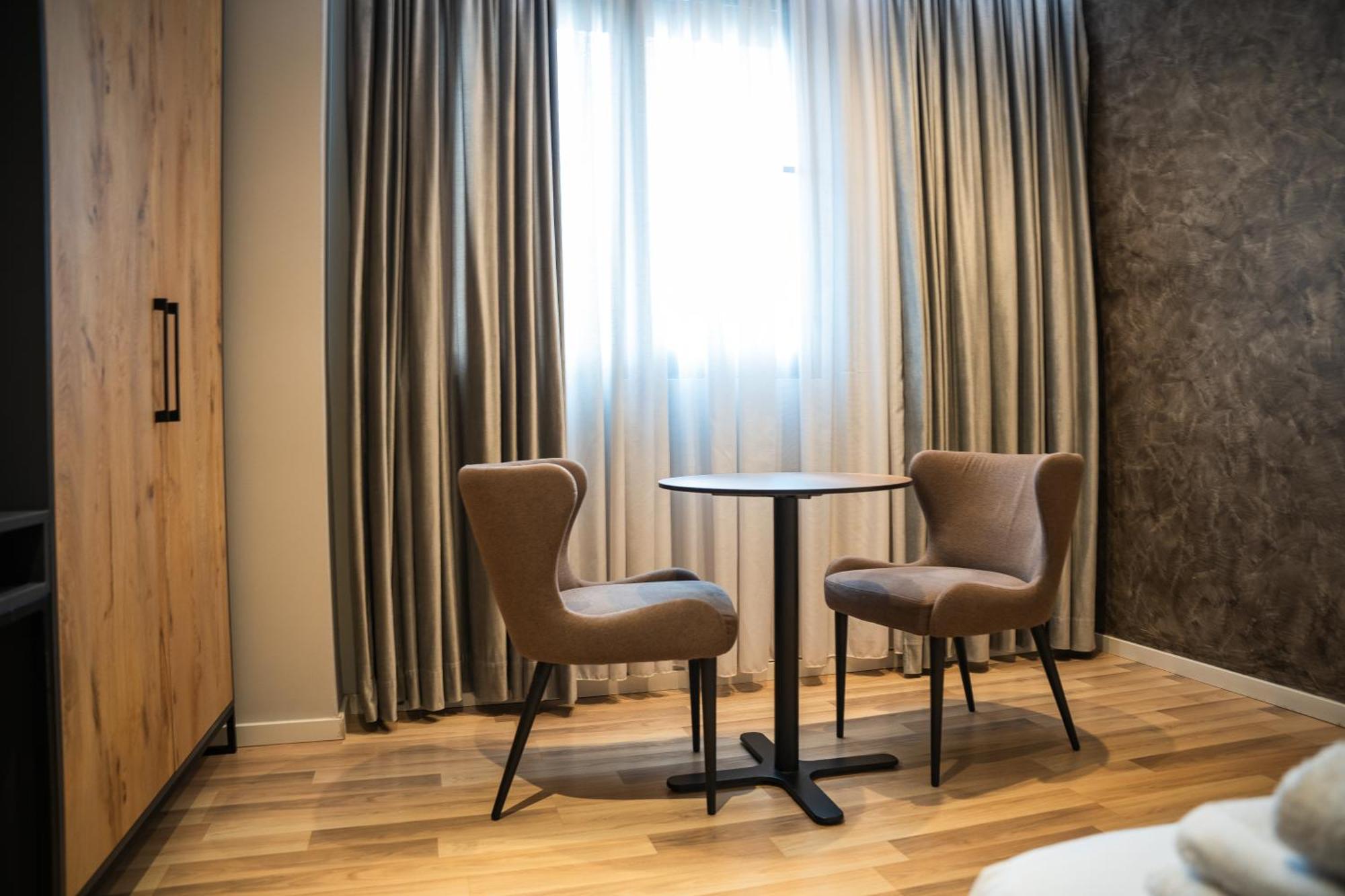 Center Boutique Hotel Tiranë Luaran gambar