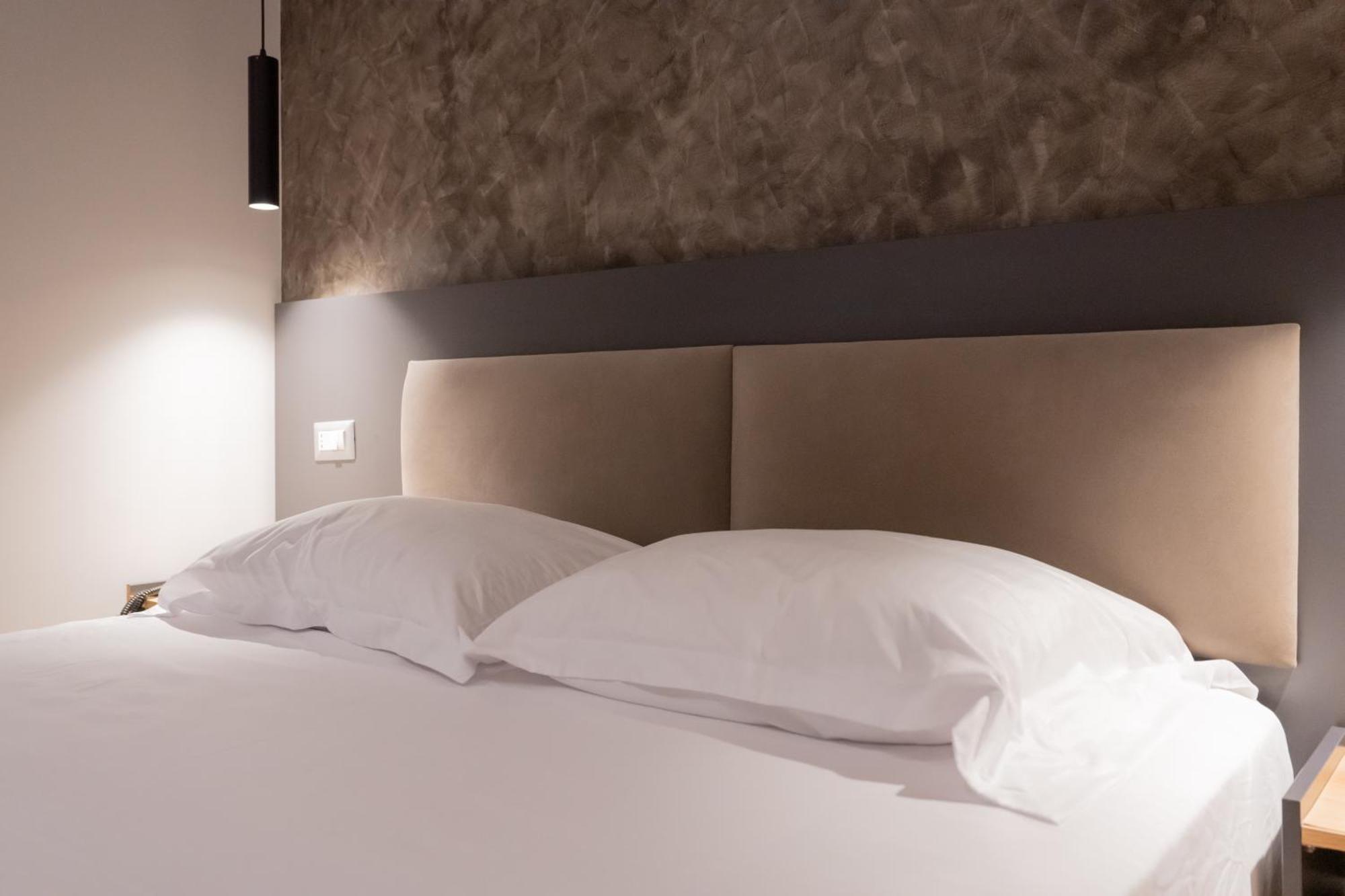 Center Boutique Hotel Tiranë Luaran gambar