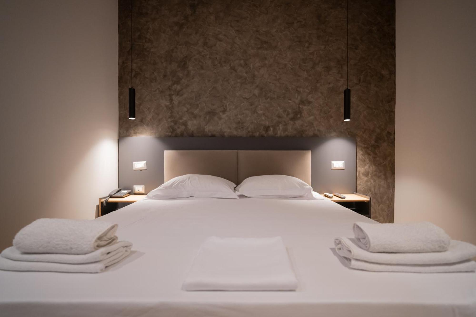 Center Boutique Hotel Tiranë Luaran gambar