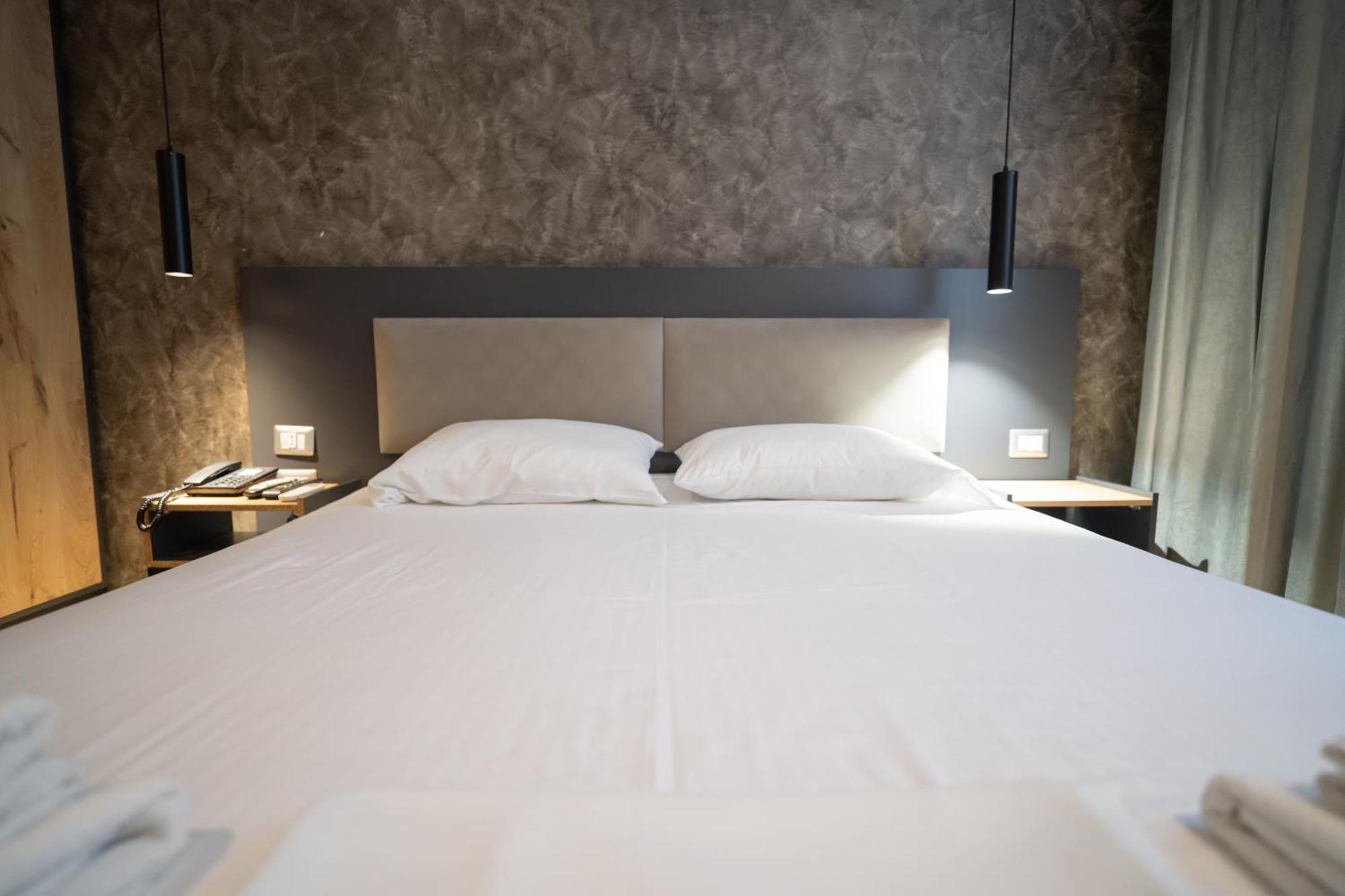Center Boutique Hotel Tiranë Luaran gambar