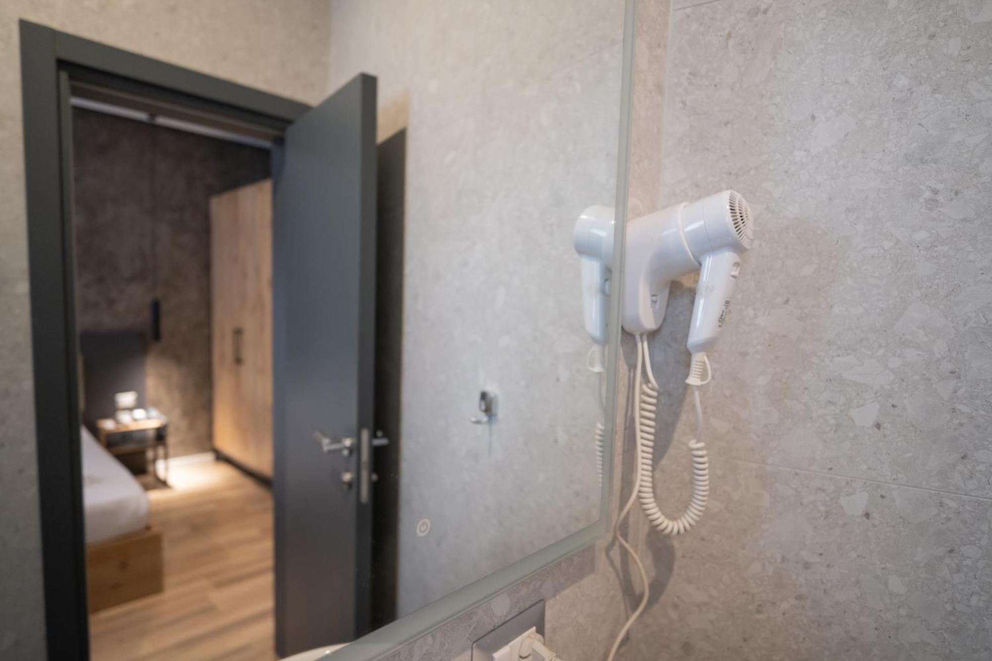Center Boutique Hotel Tiranë Luaran gambar