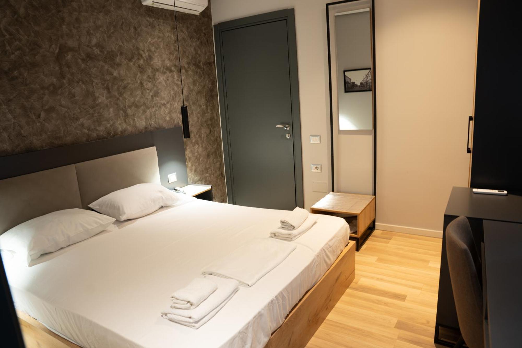 Center Boutique Hotel Tiranë Luaran gambar