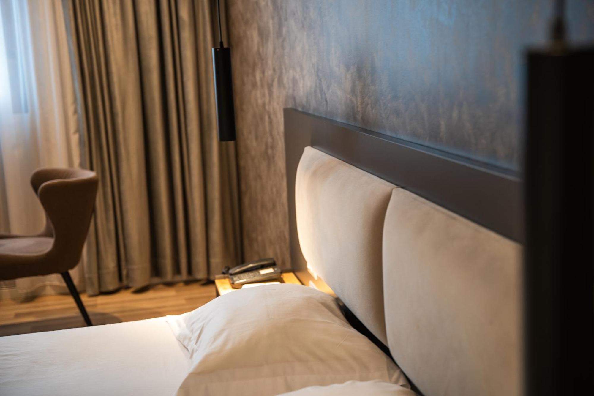 Center Boutique Hotel Tiranë Luaran gambar