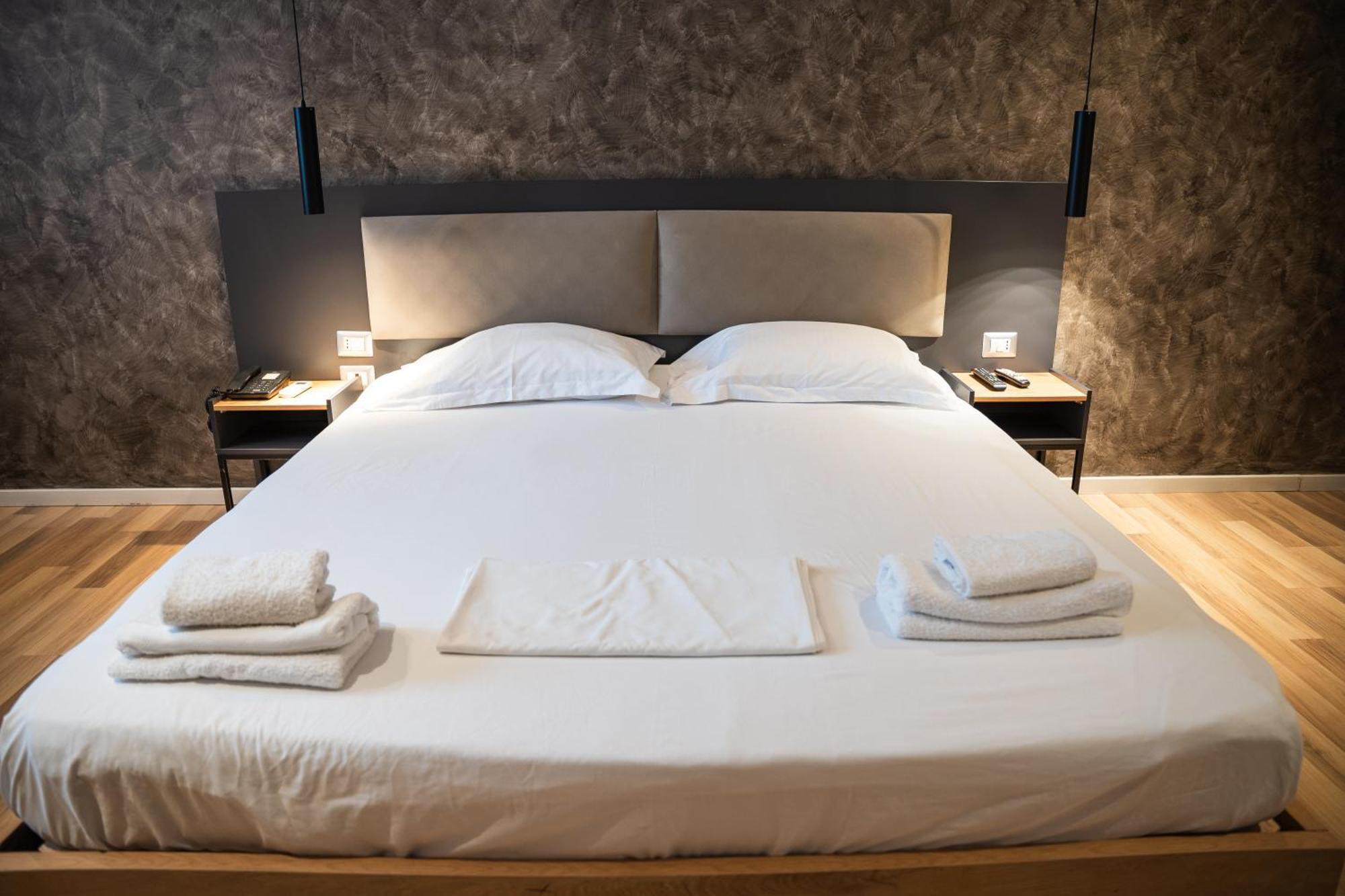 Center Boutique Hotel Tiranë Luaran gambar