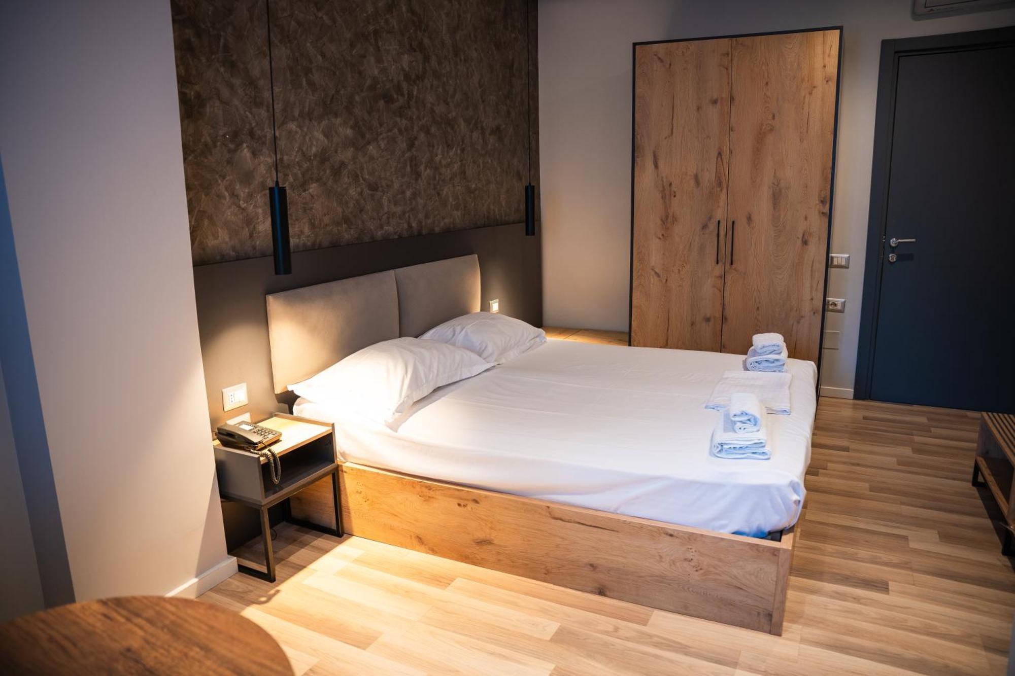 Center Boutique Hotel Tiranë Luaran gambar