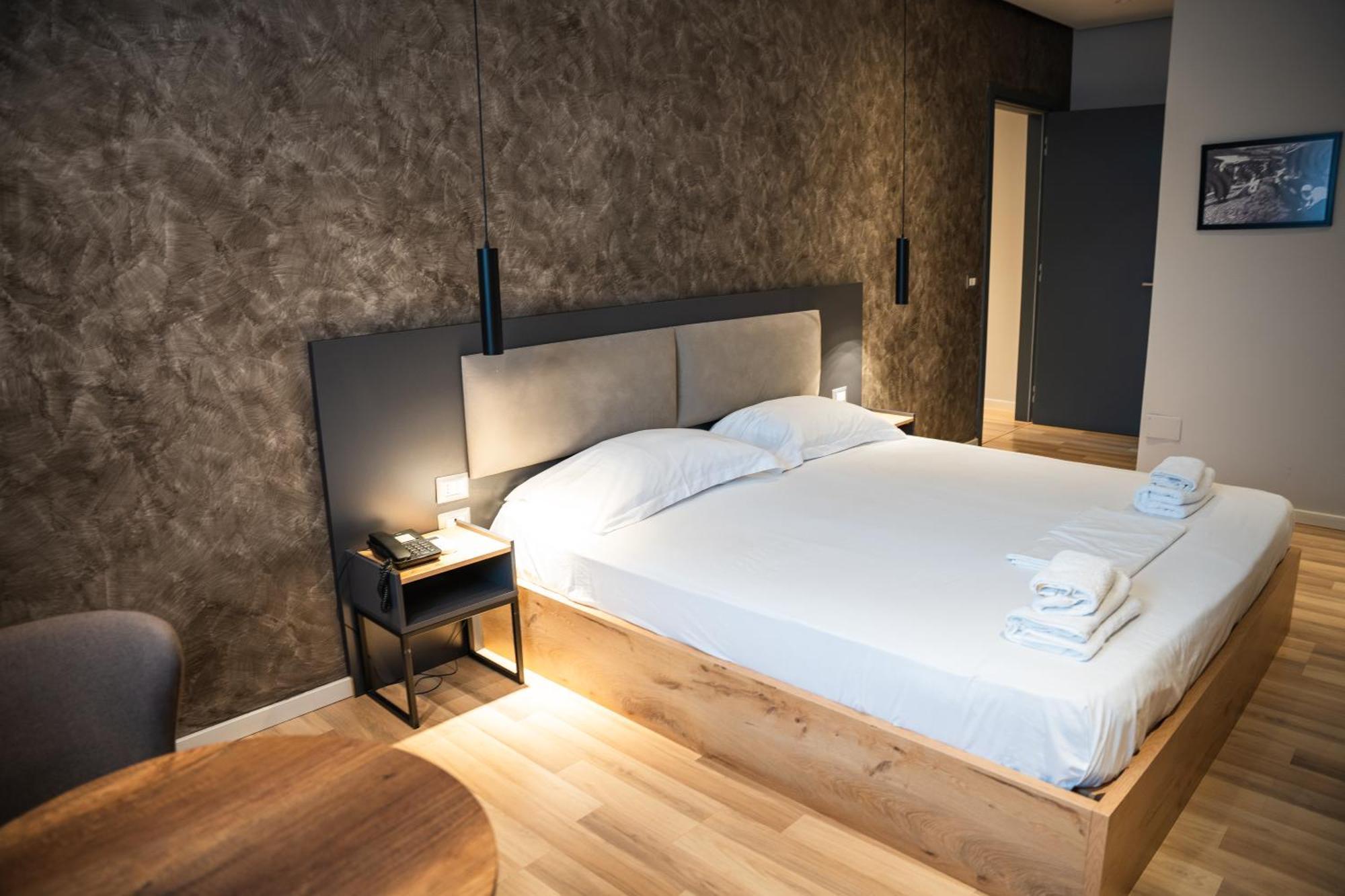 Center Boutique Hotel Tiranë Luaran gambar