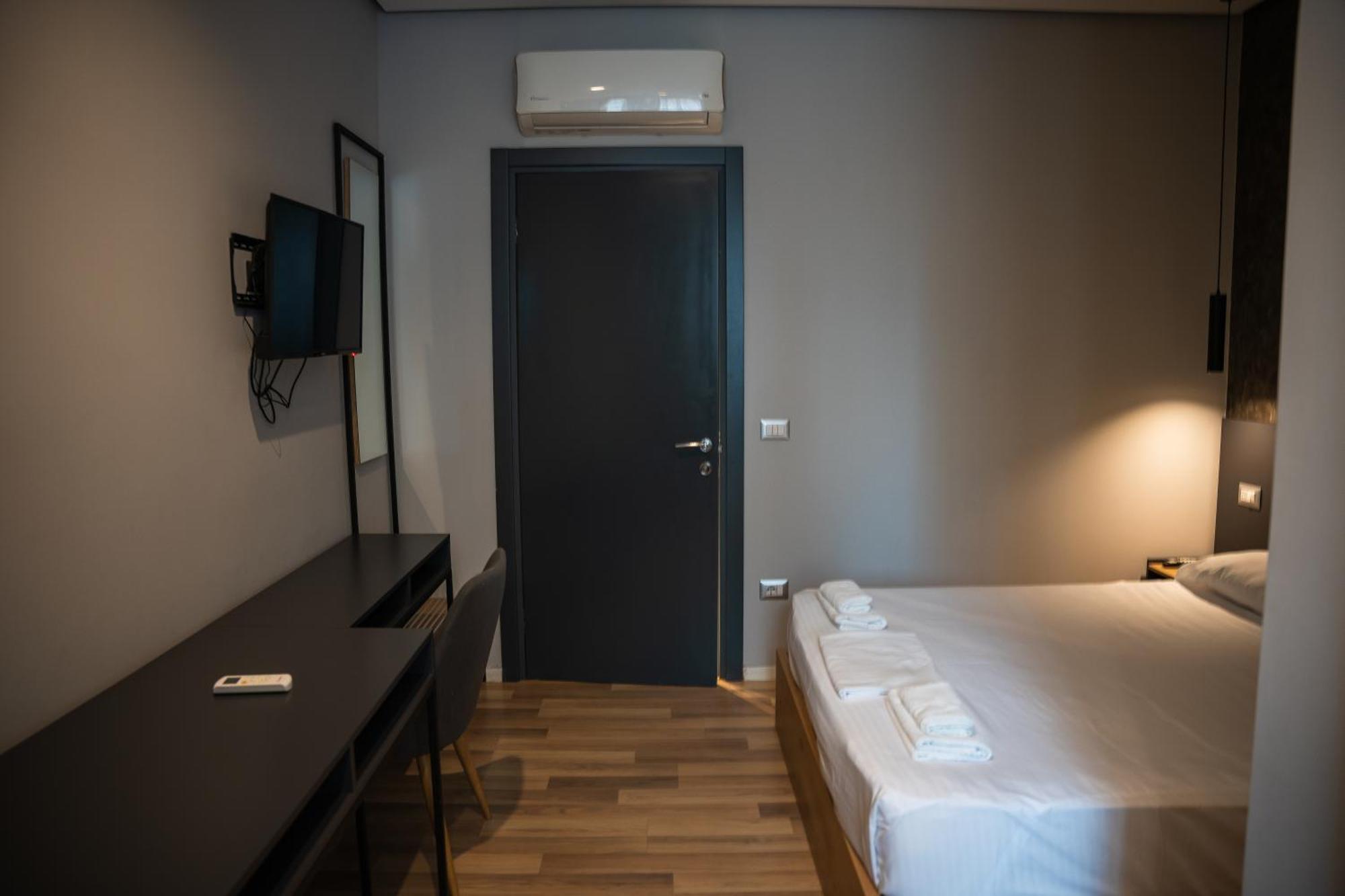 Center Boutique Hotel Tiranë Luaran gambar