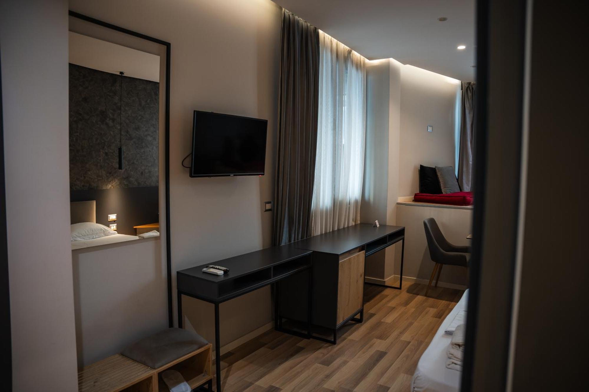 Center Boutique Hotel Tiranë Luaran gambar