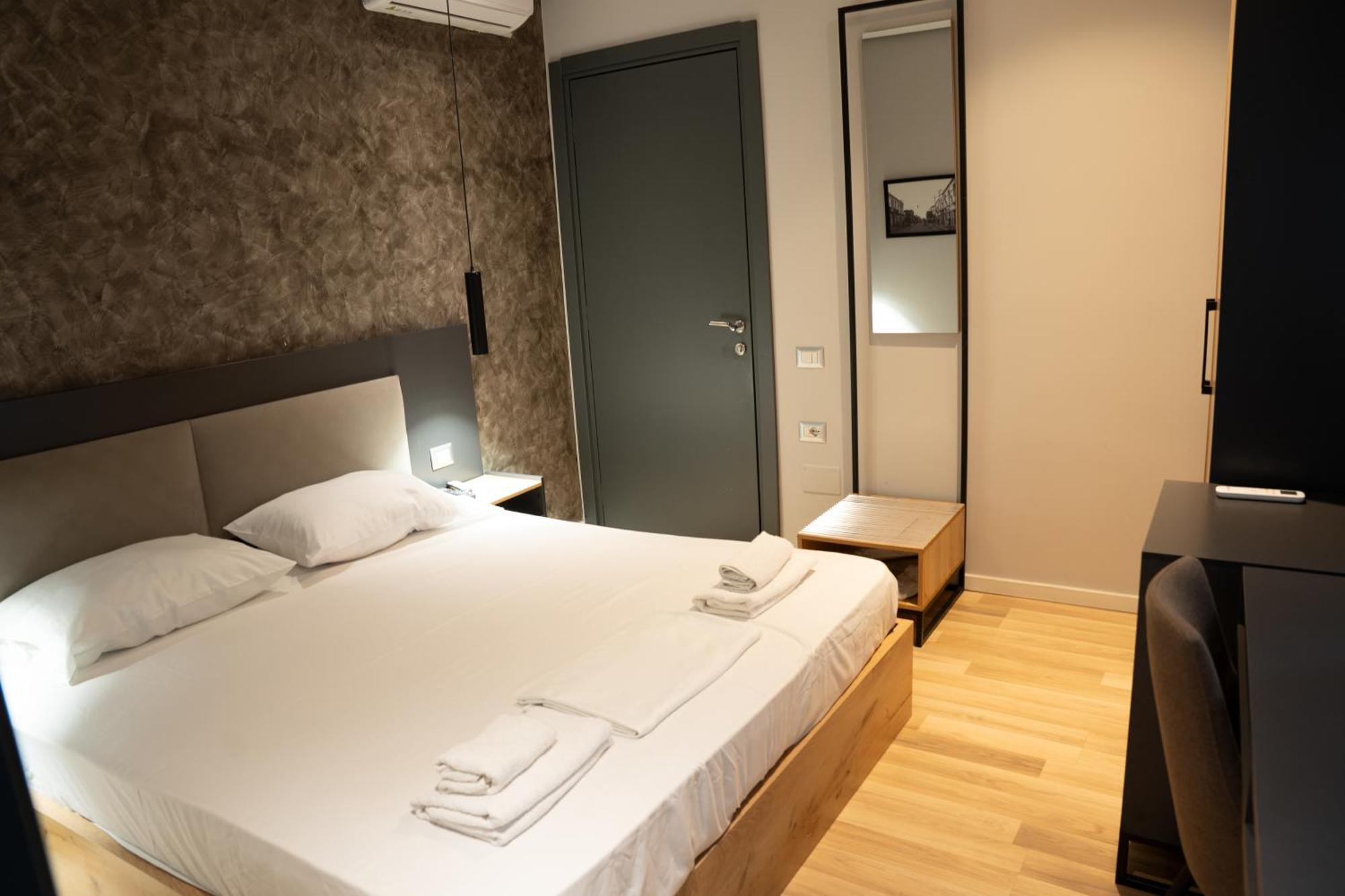 Center Boutique Hotel Tiranë Luaran gambar