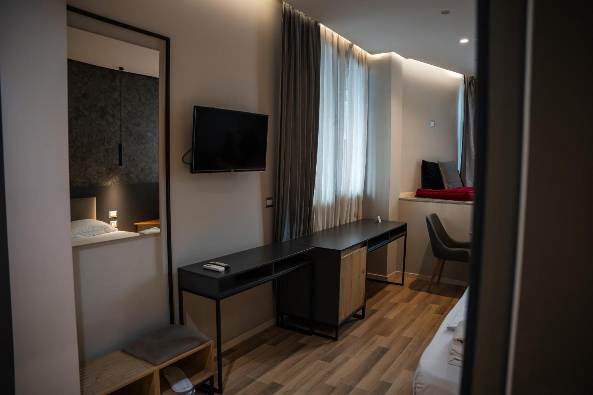 Center Boutique Hotel Tiranë Luaran gambar
